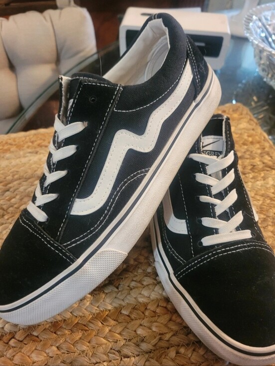 Shoes - Womans Sneakers